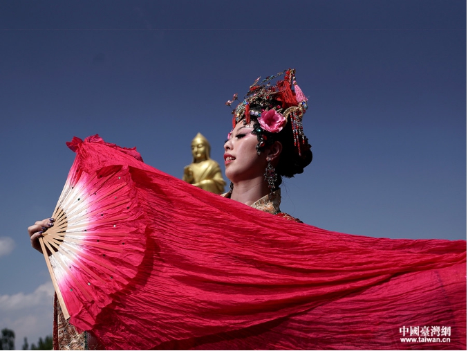 專業舞者邱鬱汶（Wendy Chiu ）演繹《迷路新娘》。