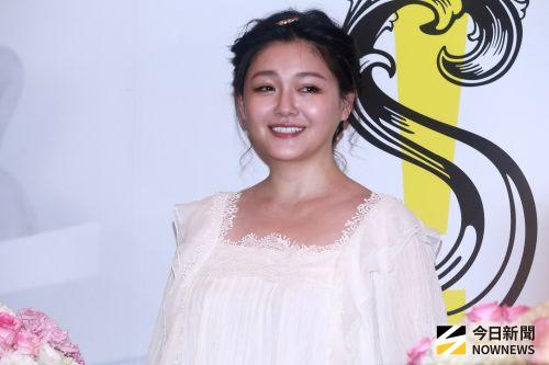 大S不只放話要養吳佩慈！昔金援大炳治療費　派保鑣接機護送骨灰
