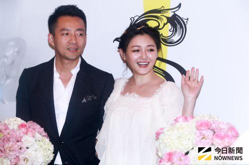 ▲大S（右）與前夫汪小菲（左）也曾被直擊去拜四面佛求子。（圖／資料照）