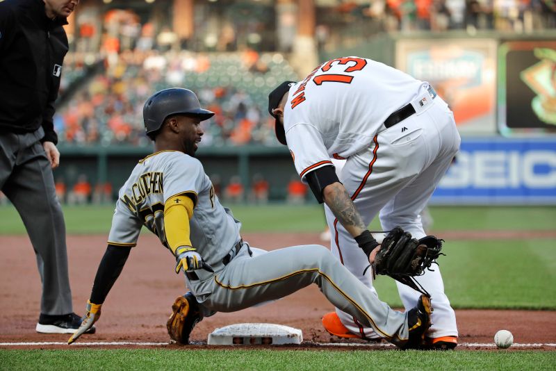 ▲Manny Machado（13號）左手腕被鏟傷。（圖／美聯社／達志影像）