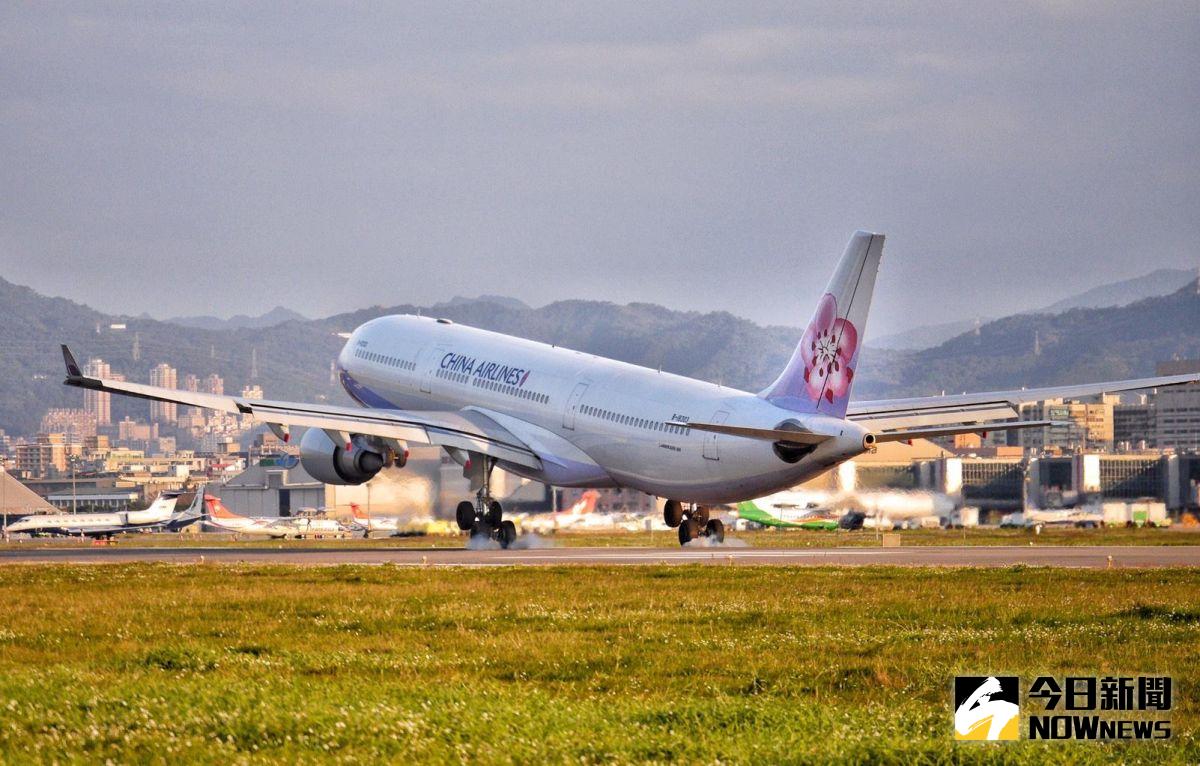 ▲華航班機CI221傳出在日本遭鳥擊延誤5小時，影響數百名旅客。（圖／翻攝自「中華航空」臉書）