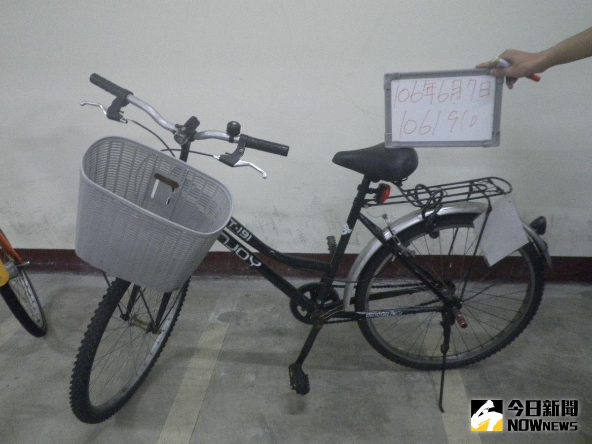 ▲北市交通局指出，違規移置單車若車主要領車須出示身分證及鎖頭鑰匙等證明，若冒領車輛將報警法辦。（圖／北市交通局提供）