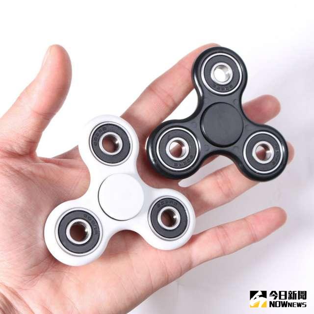 ▲▲指尖陀螺因可療癒紓壓而爆紅，曾連續 9 周奪得電商全站熱搜關鍵字排行榜榜首 。（圖／露天拍賣提供）
