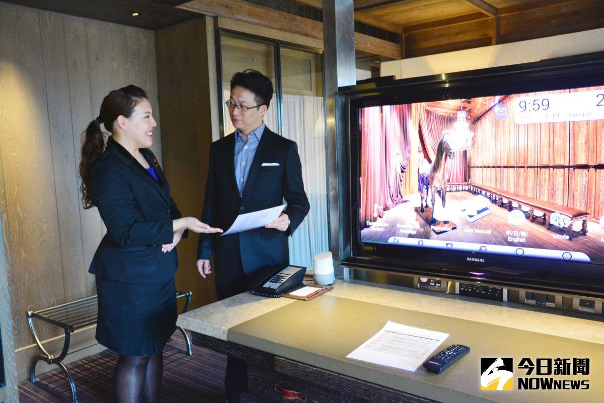▲ 君品酒店發表最新智慧聲控客房，旅客可以用口說的方式控制房內燈光、空調、窗簾與影音系統。（圖／君品酒店）