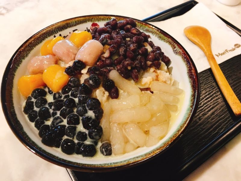 ▲鮮芋仙旗艦店推出小資女最愛的晶紅雪岩冰。（圖／公關照片）
