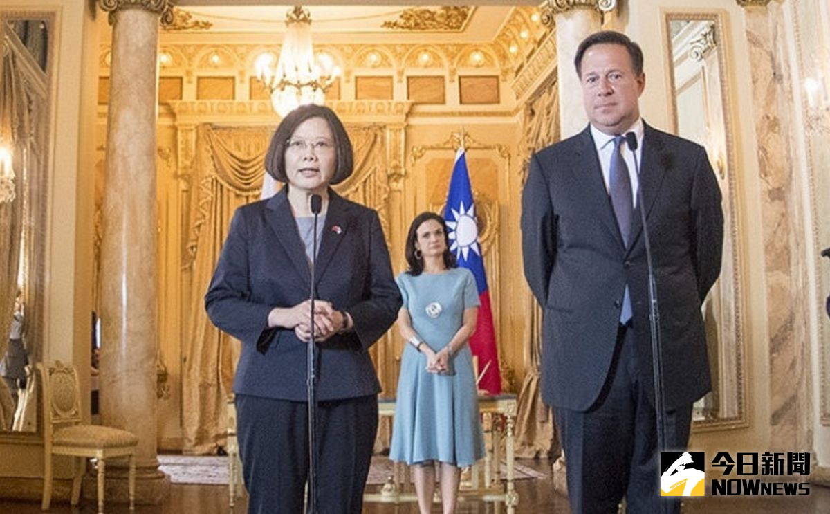 ▲總統蔡英文13日下午親上火線說明巴拿馬斷交案。圖為總統蔡英文2016年6月出訪巴拿馬，與巴拿馬總統瓦雷拉會面。（資料圖／總統府提供）