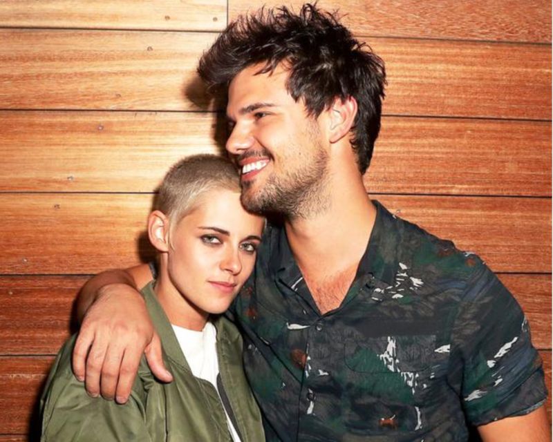 ▲克莉絲汀史都華（左）多年後與泰勒洛納重逢，兩人一同合影。（圖／翻攝自新浪娛樂，2017.06.12）