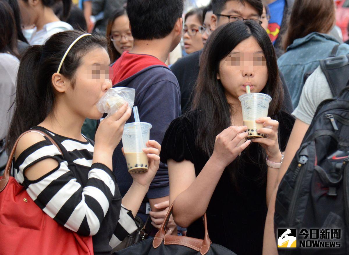 ▲手搖飲料多使用業務用牛奶調味。（圖／NOWnews資料照）