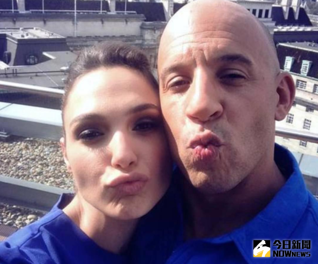 ▲馮迪索（右）貼出與蓋兒加朵的合照，甜喊：「以妳為榮！」（圖／翻攝自馮迪索IG，2017.06.07）