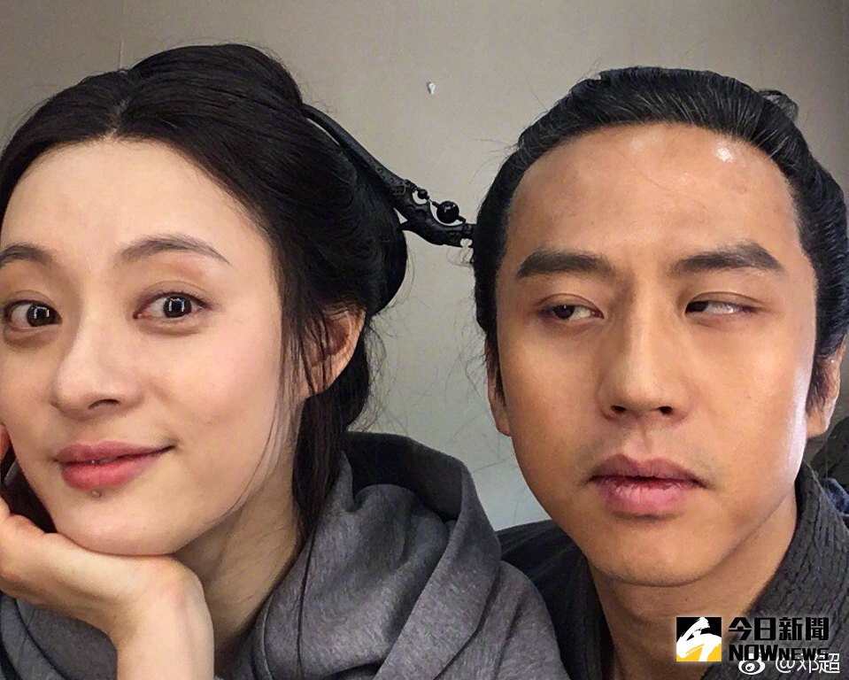 ▲鄧超（右）莫名冒出患有憂鬱症的傳聞，老婆孫儷則發文分享老公愛送破百公斤的石頭，相當逼人。（圖／翻攝鄧超微博）