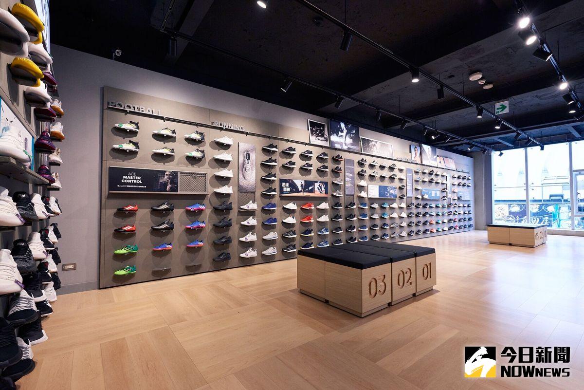 ▲運動潮牌插旗西門町，店內有超大的運動鞋牆。（圖／楷模公關）