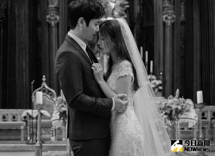 ▲金素妍（右）、李尚禹已經於昨（9）日在親友的見證下完成婚禮。（圖／翻攝自Marie Claire Korea）