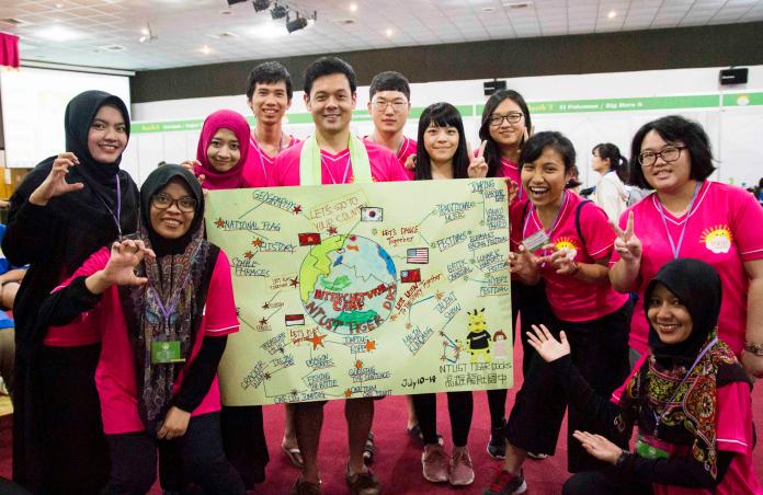 台科大八名外籍生與三名台灣學生組成國際志工團，前往高雄龍肚國中舉辦為期五天的夏令營。（圖／台科大提供）