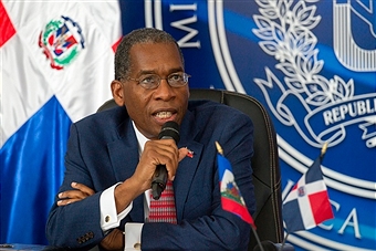 海地外交部長羅德里格表示，因預算不足，因此海地政府有意大幅刪減駐外使領館人力。（圖／翻攝自網路）