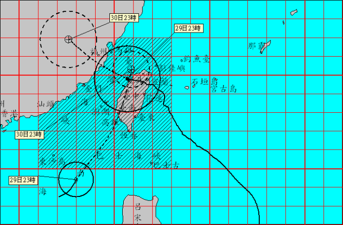 尼莎颱風眼，晚間10點半苗栗出海。（圖／翻攝自中央氣象局）