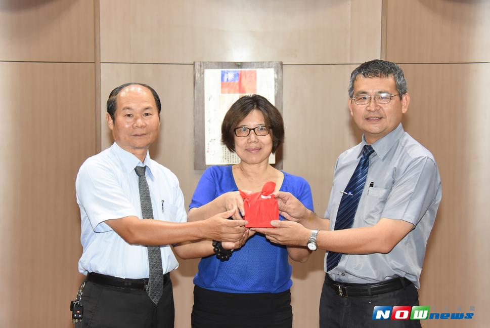 彰化縣106學年度第1學期中小學校長交接典禮在南郭國小演藝廳舉行，縣長魏明谷期望校長能把教育辦好，讓學生快樂學習。（圖／記者陳雅芳攝，2017.7.28）