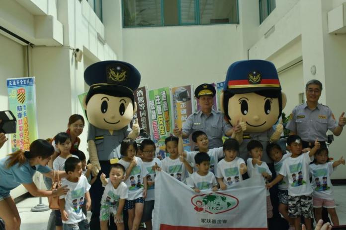 竹縣警邀請家扶中心16位小朋友參加小小警察體驗營。（圖／新竹縣警局提供 , 2017.07.28）