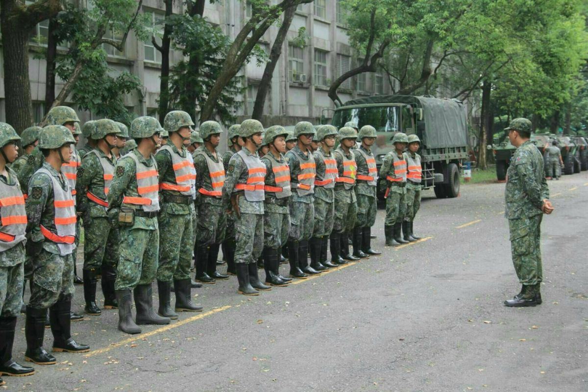 預置兵力出發前，由主官實施勤前教育。（圖／陸軍第八軍團提供 , 2017.07.28）