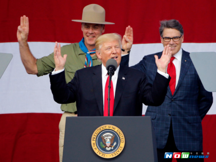 總統川普在24日美國童軍大露營的演說引發爭議。（圖／翻攝自美聯社）