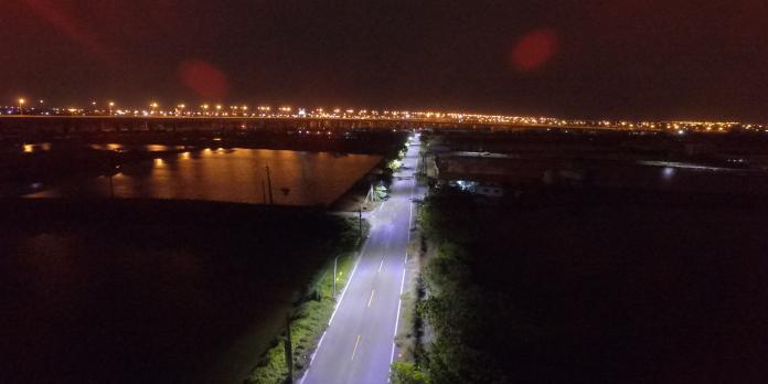 台南市共獲中央補助11.73億元，將全市14萬餘盞水銀路燈全部更換為LED路燈。（圖／南市工務局提供，2017.07.28）