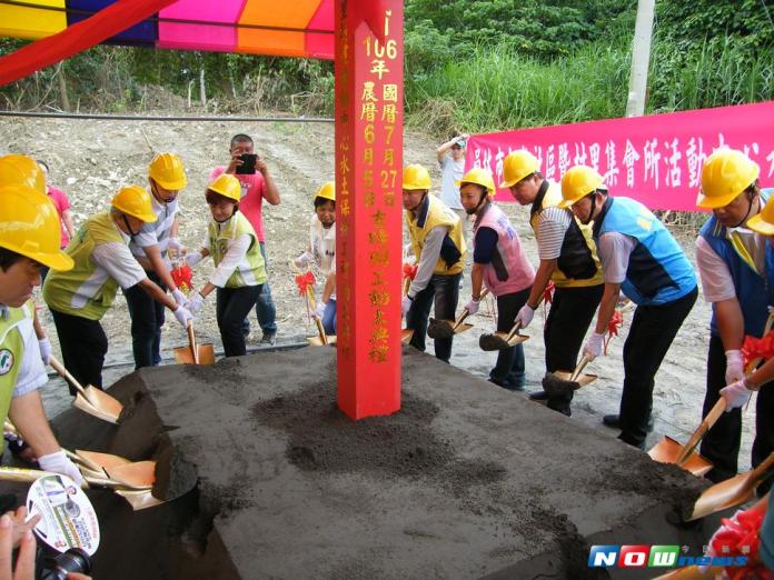 員林市公所在村里集會所暨活動中心預定活動中心用地舉行動土開工，眾可以在活動中心舉辦活動，可省下不少時間和體力。（圖／記者陳雅芳攝，2017.7.27）