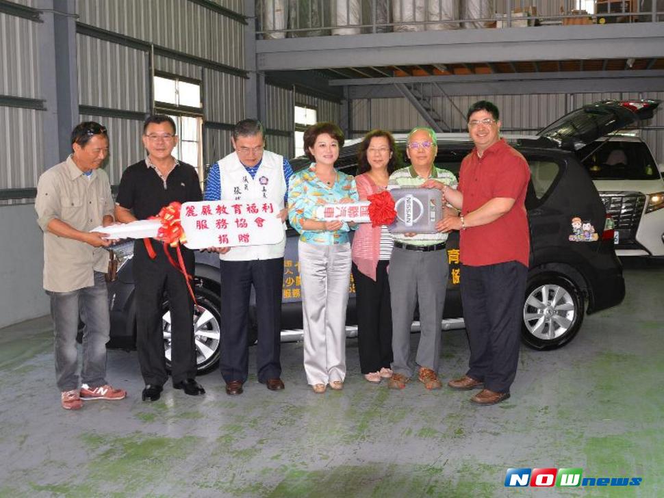 圖說：贈車儀式在市議長蕭淑麗、市議員張榮藏見證下，由和平會劉炳龍代表接受。（圖／記者郭政隆攝影2017.7.27）