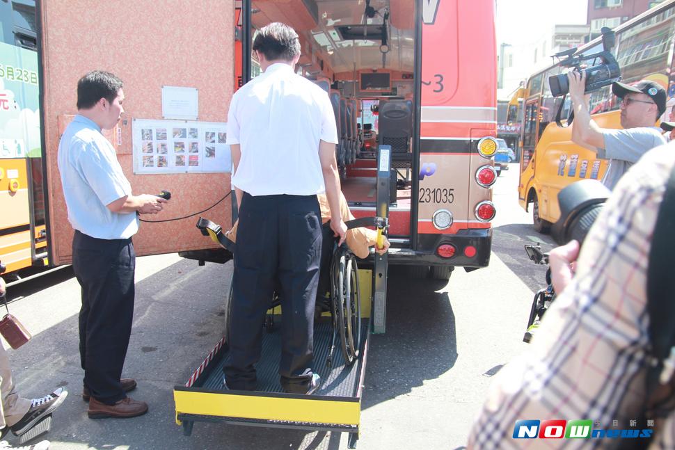 花蓮客運添購7台新型的無障礙公車，未來將投入各路線的運行（圖／記者鄭志宏攝.2017.07.26）