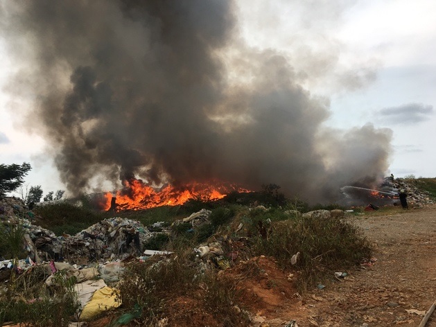 新豐掩埋場大火　火勢猛烈警消灌救
