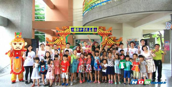 中和里社區以台灣傳統布袋戲帶給國際志工最在地的體驗（圖／柳榮俊攝 , 2017.7.25）