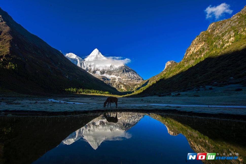 亞丁三怙主中的央邁勇雪山，標高5958公尺。（圖／兩岸記者聯合採訪團提供）