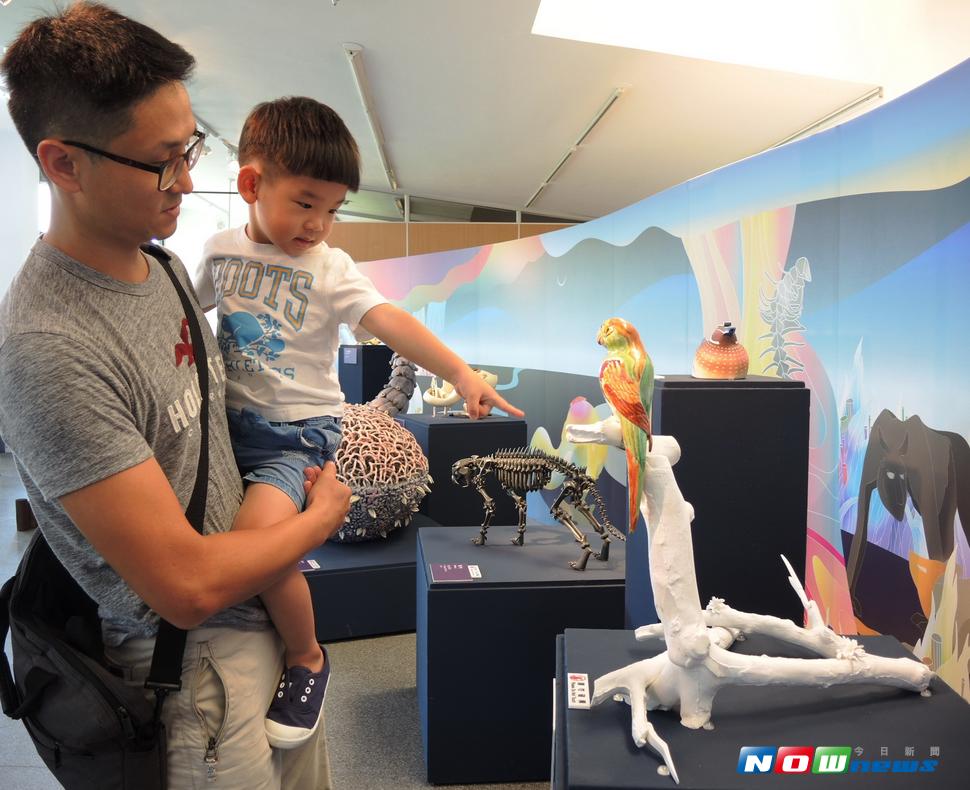 陶博館表示，專為兒童設計的「亞當的奇幻花園─兒童陶瓷展」，以大家耳熟能詳的法國兒童寓言故事「小王子」為發想，串連36件陶博館精選的典藏品。（圖／記者陳志仁攝，2017.07.25）