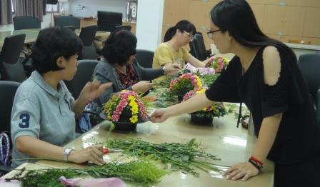 臺中市勞工大學針對女力經濟開辦多元課程，可提升職能，也能小資創業選擇多（圖／臺中勞工大學提供）
