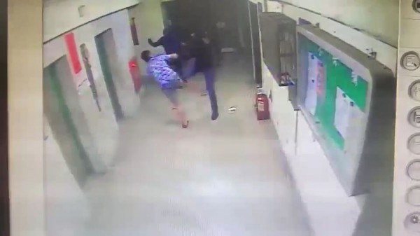 買宵夜返家遇蒙面人狂歐　男頭破血流送醫
