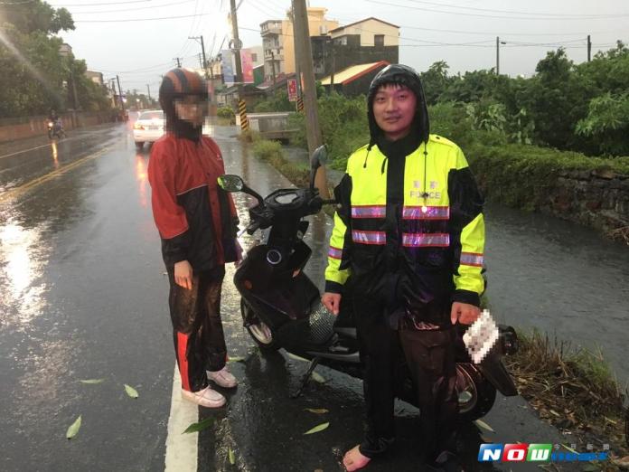 愛心騎士歐兜麥掉水溝　暖警志工「溼」身助
