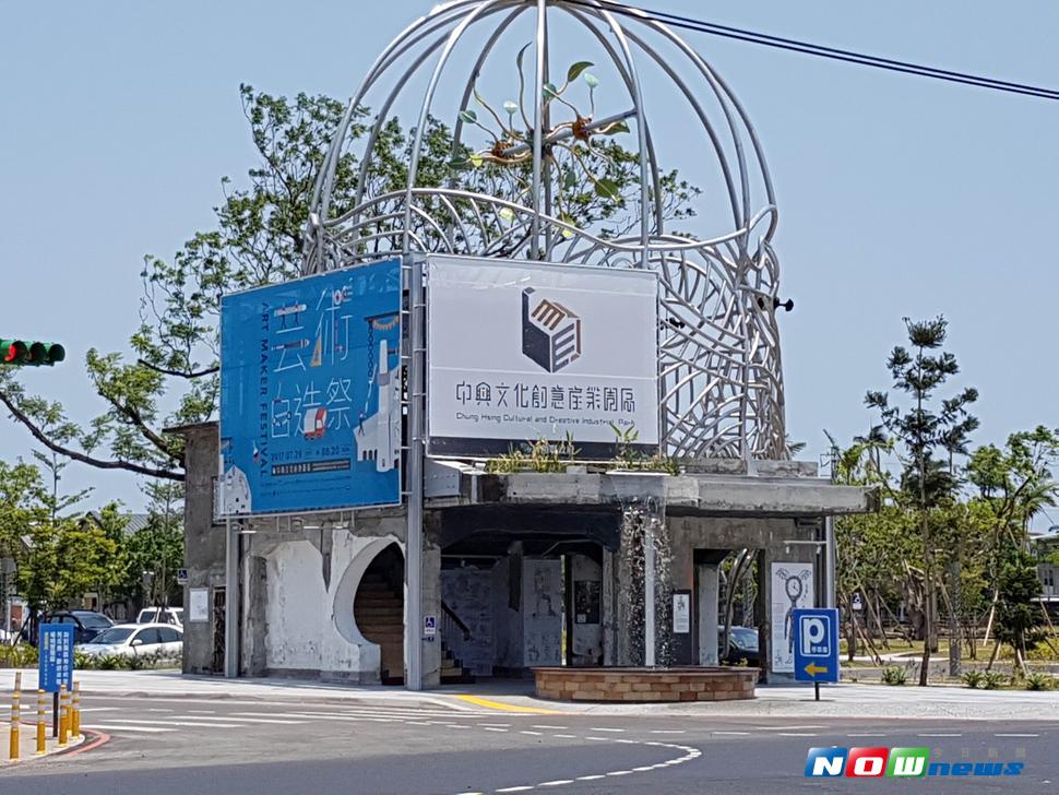 中興文創園區已經開始試營運，但路上卻還沒有指示標誌，許多外地民眾不知如何前往。（圖／記者李清貴攝 , 2017.07.24）