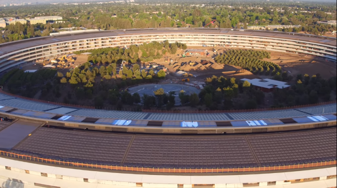蘋果新總部建築外觀為一個大圓環。（圖／翻攝自Youtube）