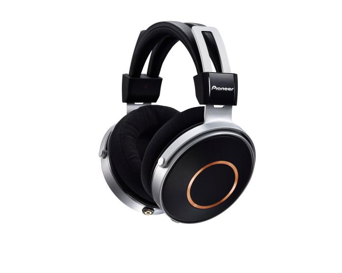 Pioneer推出全新耳罩式耳機SE-Monitor5（圖／公關公司提供）