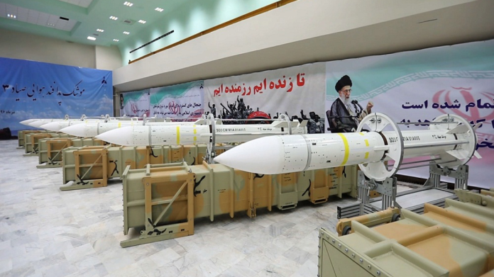 伊朗國營電視台在當地時間22日宣布，伊朗將啟用新飛彈生產線。（圖／達志影像／美聯社）