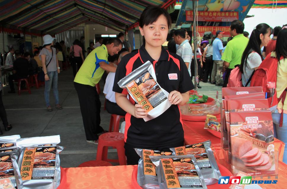 屏東縣養豬協會結合在地特色豬肉品牌廠商，在九如鄉加味餐廳前廣場舉行「屏東縣在地特色豬肉饗宴暨美食展」。（圖／記者陳宗傑攝,2017.07.21）