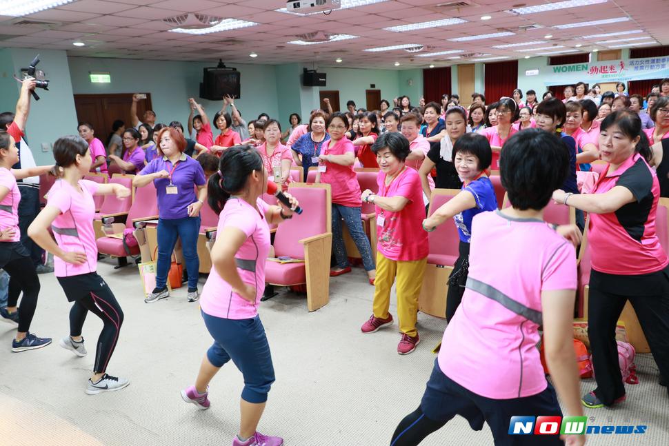 新北市政府社會局今（21）日於新北市三重勞工中心辦理女性Magic 10運動指導培力營。（圖／記者陳志仁攝，2017.07.21）