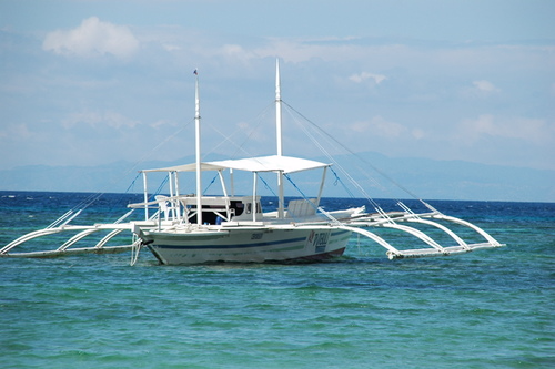 一名63歲陳姓婦女搭乘菲律賓宿霧螃蟹船出遊時，不幸溺斃身亡。（圖／翻攝自網路）