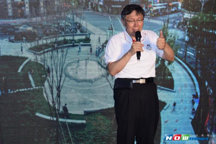 台北市長柯文哲柯文哲在建成圓環啟動典禮致詞時表示，將圓環重新還給市民，保留防空蓄水池，把它打開來給市民參觀。（圖／記者林柏年攝，2017.7.20）