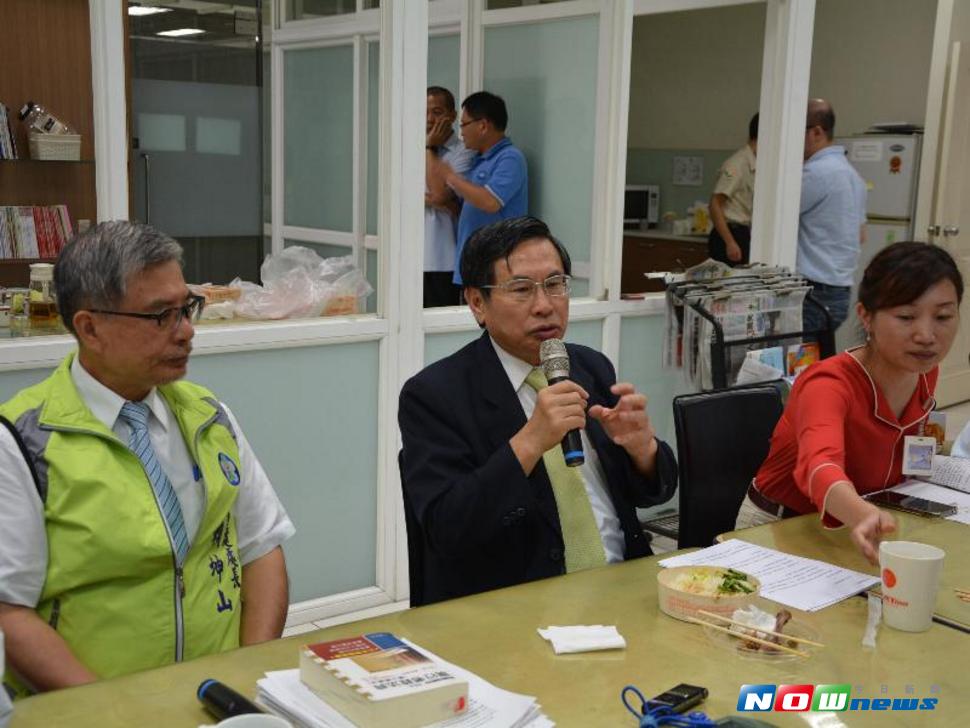 嘉義市長涂醒哲召開記者會，說明推動組織修編及員額配置調整。（圖／記者郭政隆攝,2017.7.20）