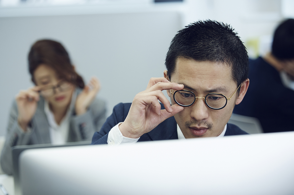 ▲近年眼科醫界發現老花眼年齡層下移，年近40歲就恐有「微老花」。（圖／NOWnews資料照片）