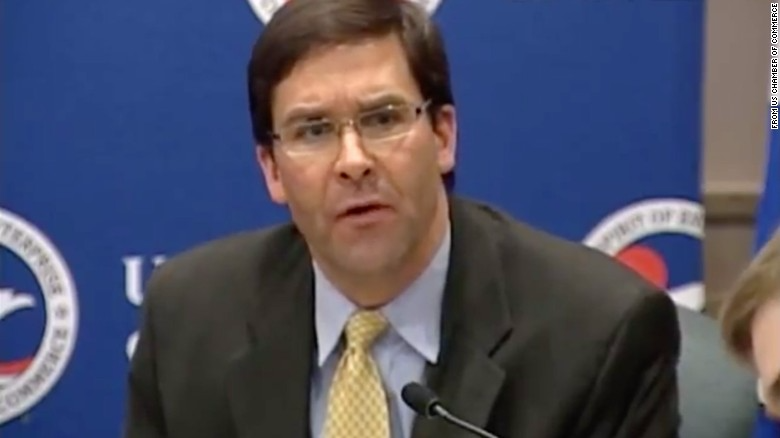 白宮指出，川普有意提名軍火商雷神公司（Raytheon Co.）政府關係負責人艾斯博（Mark Esper）出任陸軍部長。（圖／翻攝自CNN）