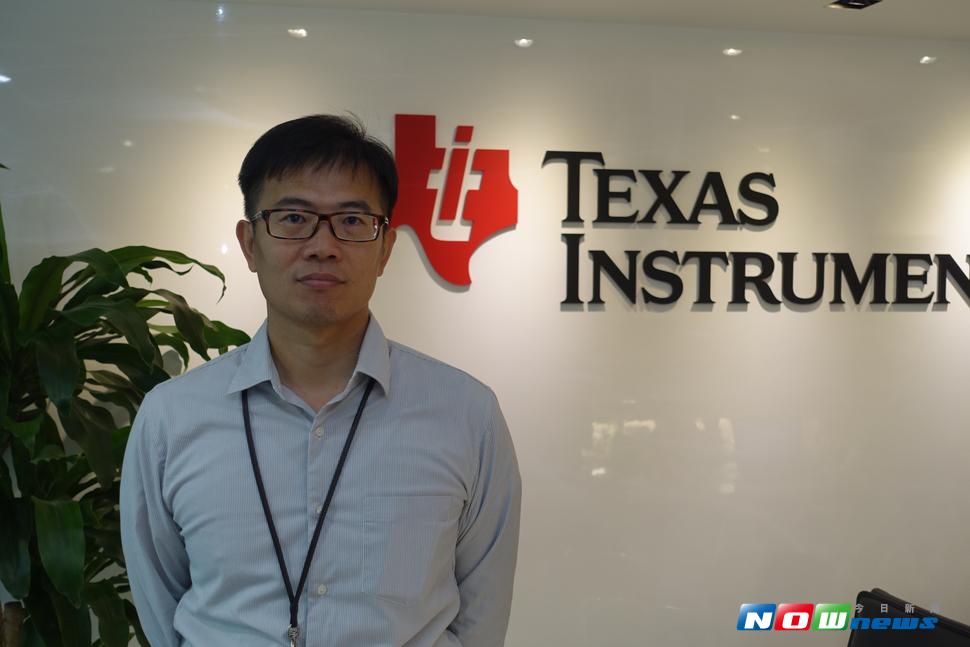 德州儀器電池管理解決方案資深應用工程師葉書宏表示，未來手機與NB將可以共用變壓器。（圖／記者陳敬哲攝攝, 2017.7.20）