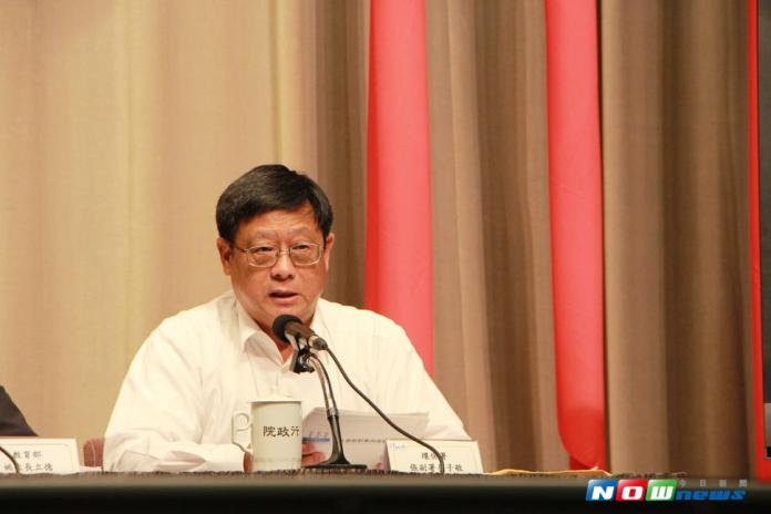 環保署副署長張子敬表示，自明年1月1日開始，將新增7類商家，不能提供免費塑膠袋。（圖／呂晏慈攝 , 2017.07.20）
