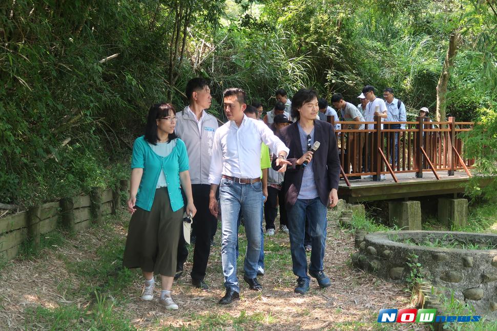 林智堅打造青青草原觀景草坡、活水生態池，邀民眾來場熱氣球兼生態之旅。（圖／記者陳志偉攝，2017.07.19）