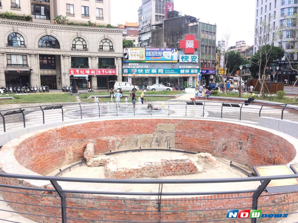 建成圓環20日完工，成為可供休憩的綠地廣場。（圖／記者江昱逵攝，2017.7.19）