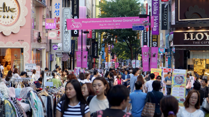 根據南韓就業網站「Incruit」的調查，南韓大學生最嚮往的8大就業單位的平均年薪超過新台幣240萬。（圖／達志影像／美聯社）